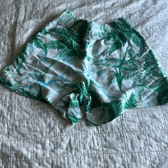H&M Tropical Green Leaf Print Shorts - Picture 6 of 8